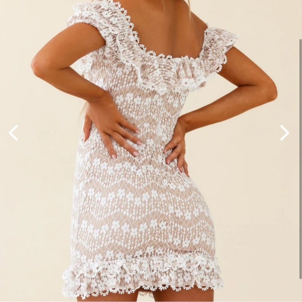 Selfie Leslie White Flutter Sleeve Off-Shoulder Sheath Dress - Picture 2 of 2